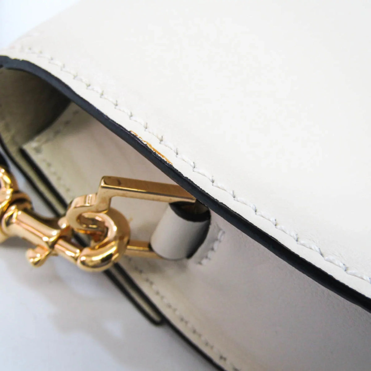 Beige Leather Women,Men Valentino Shoulder Bag Pre-Owned Light Garavani (Good)