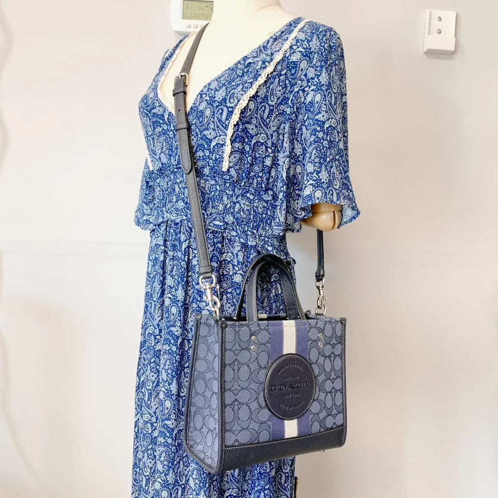 With Stripe And In Dempsey Multi) Jacquard / Coach Signature Tote Navy (Denim 22 Patch Midnight