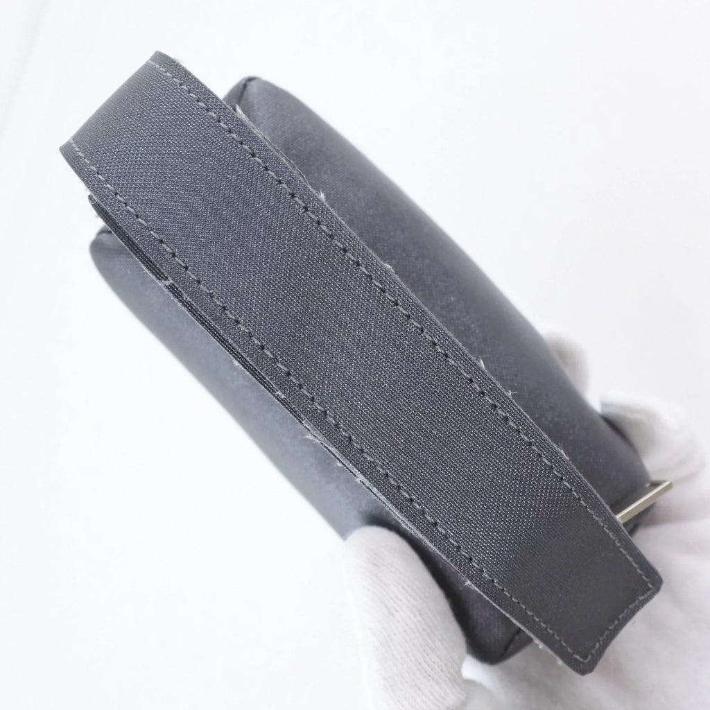 Pre-Owned Pouch Nylon Ladies Chanel Gray (Fair) Vintage Logo