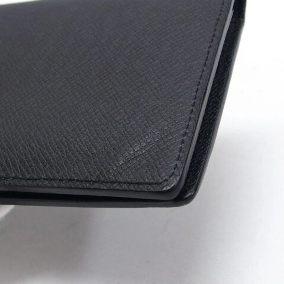 Wallet Black Louis Pre-Owned Billfold Taiga Vuitton (Good) Long Bifold