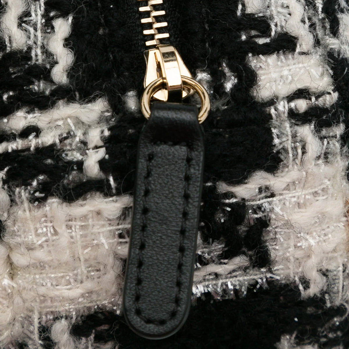 Crossbody Unisex Chanel and (Good) Black Purse with Lambskin Clutch Fabric 19 Chain Coin Round Tweed Pre-Owned Authenticated Bag