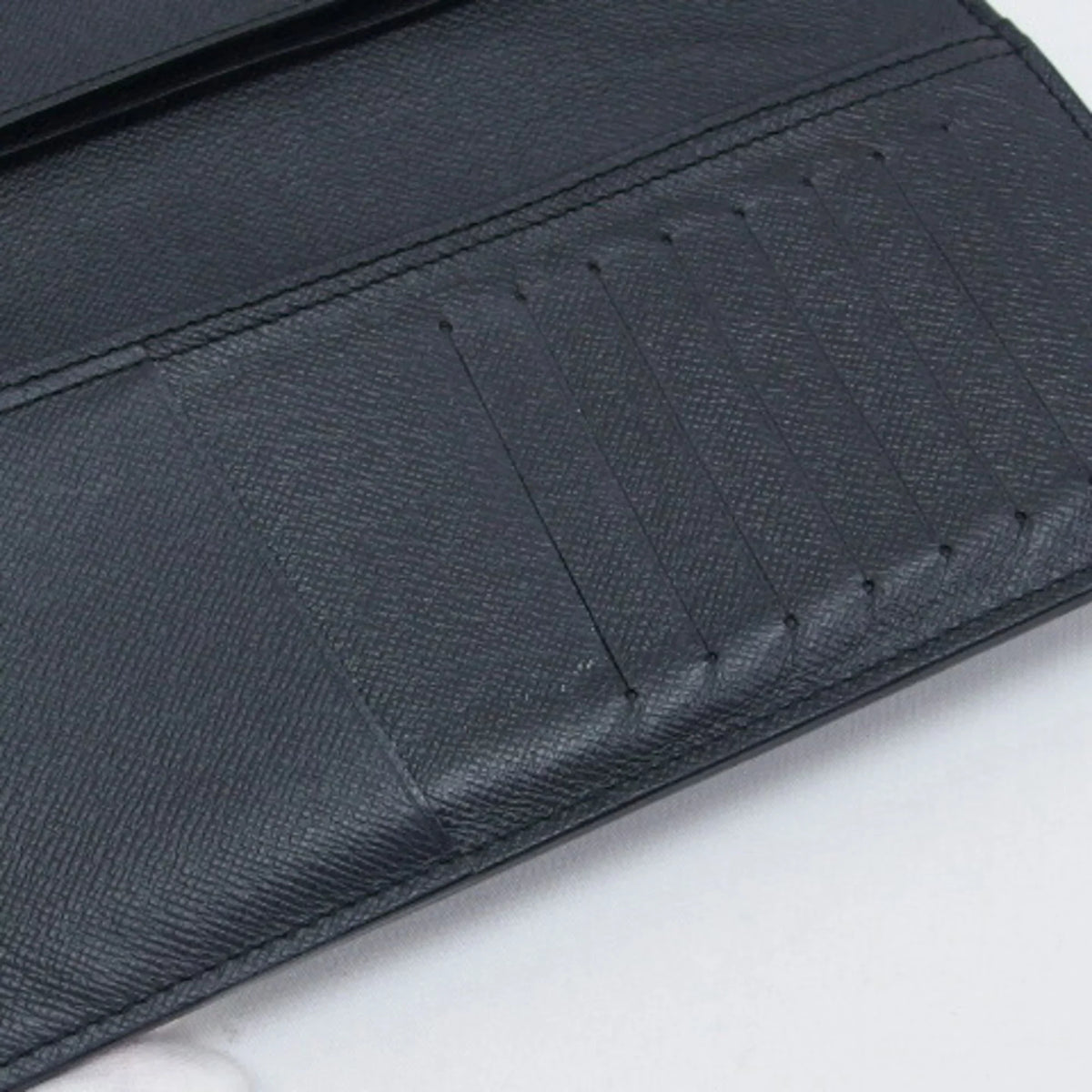 Wallet Black Louis Pre-Owned Billfold Taiga Vuitton (Good) Long Bifold