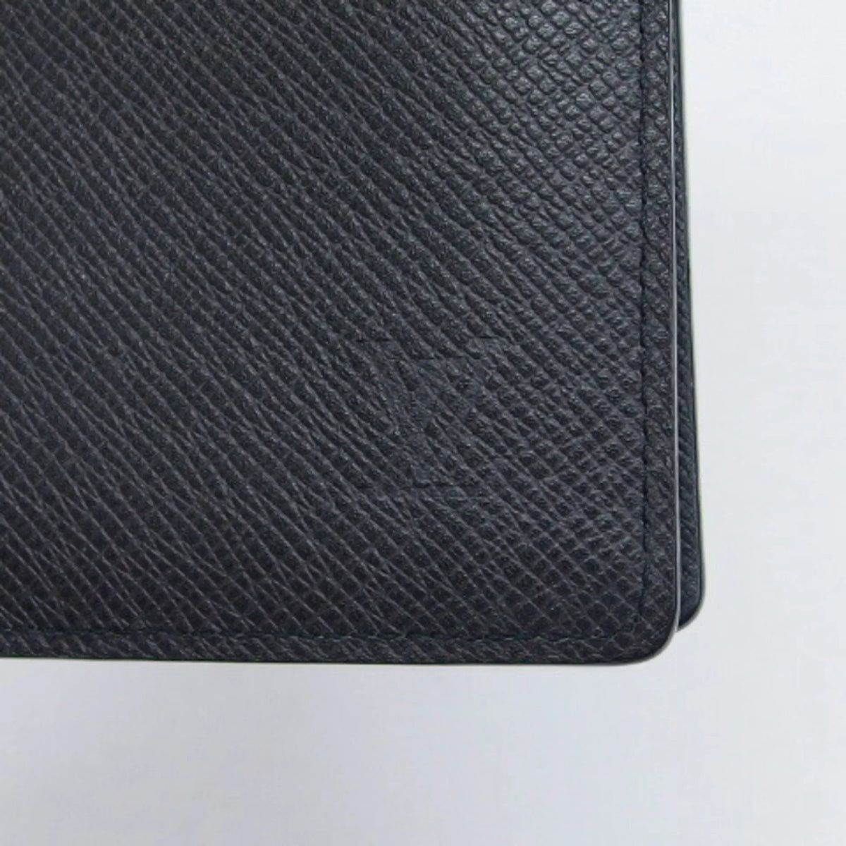 Wallet Black Louis Pre-Owned Billfold Taiga Vuitton (Good) Long Bifold