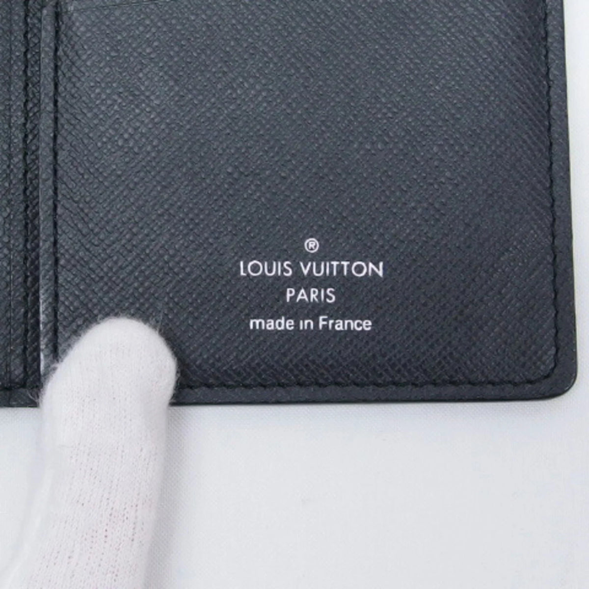 Wallet Black Louis Pre-Owned Billfold Taiga Vuitton (Good) Long Bifold